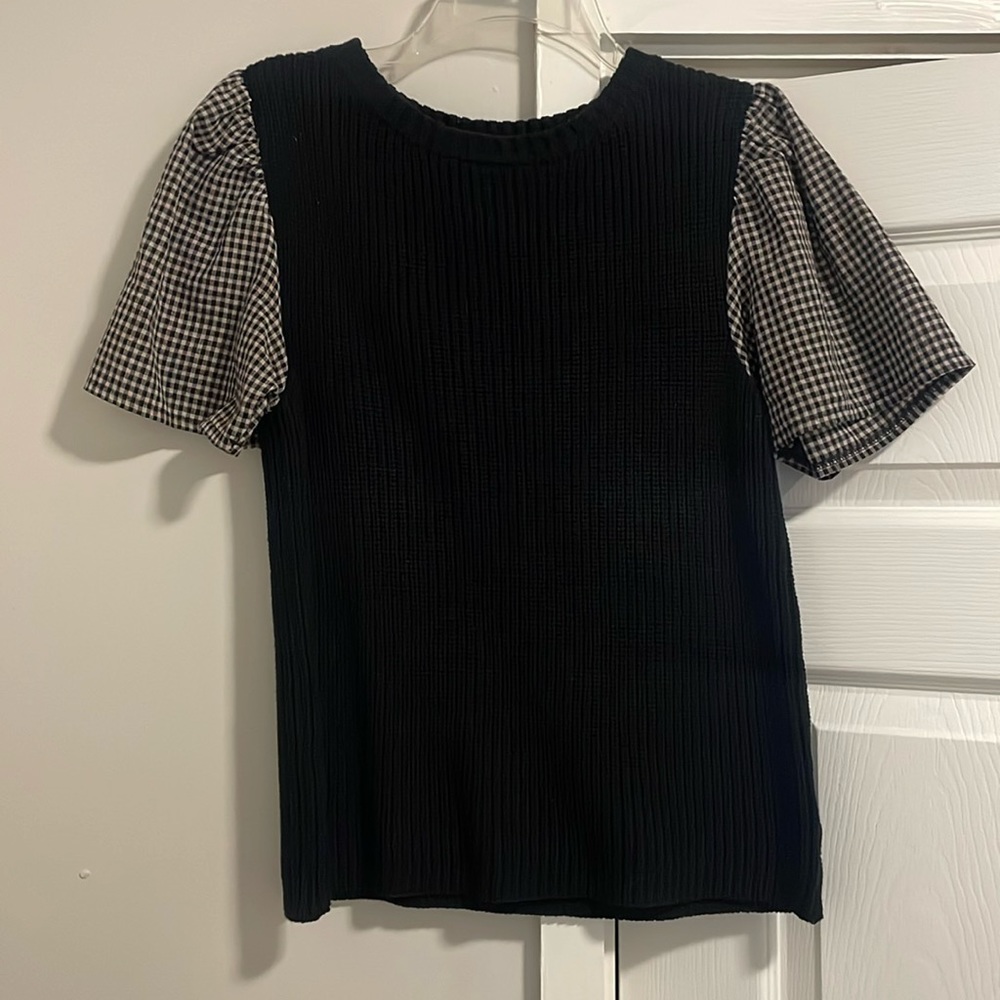 Short sleeve sweater